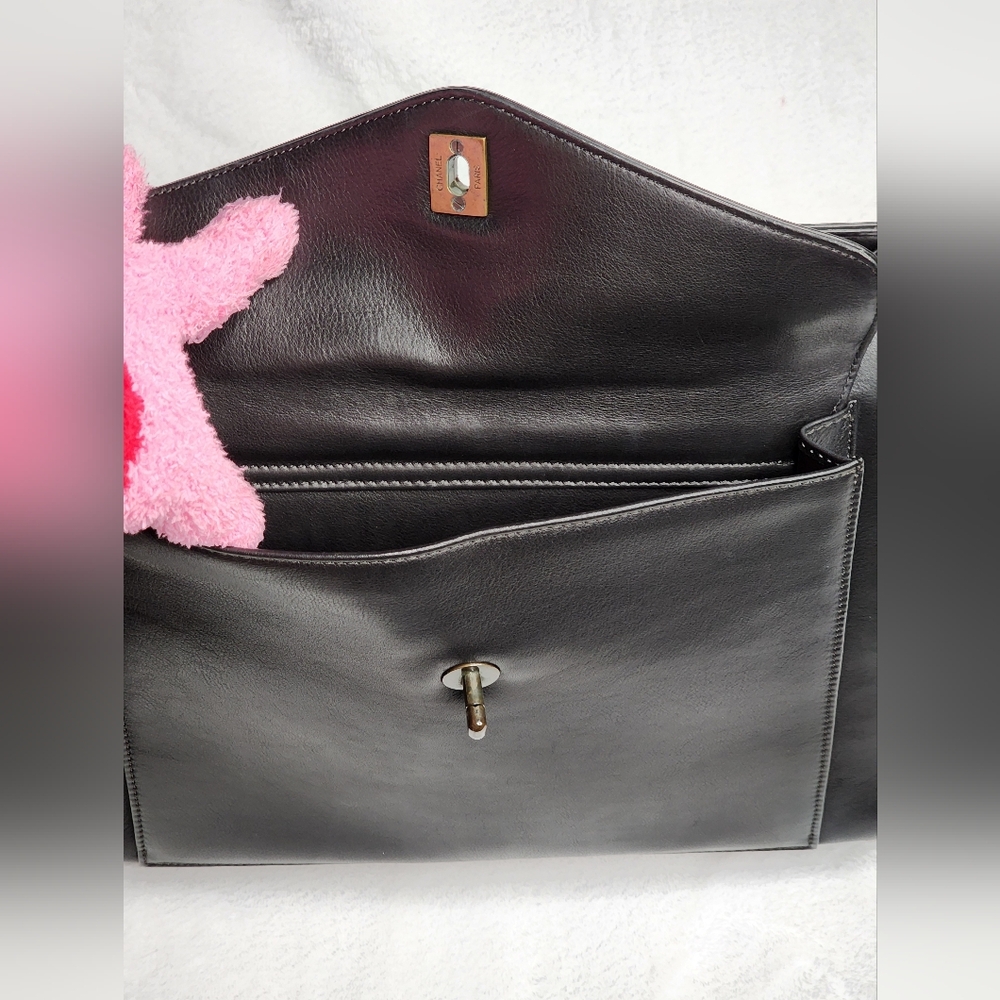 Authentic Chanel hand bag - Picture 15 of 16
